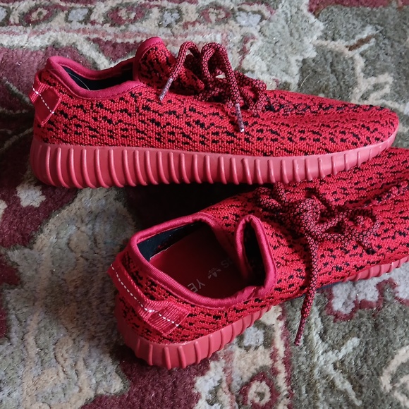 YEEZY ADIDAS red and black sneakers 👟 7.5 - Picture 5 of 6